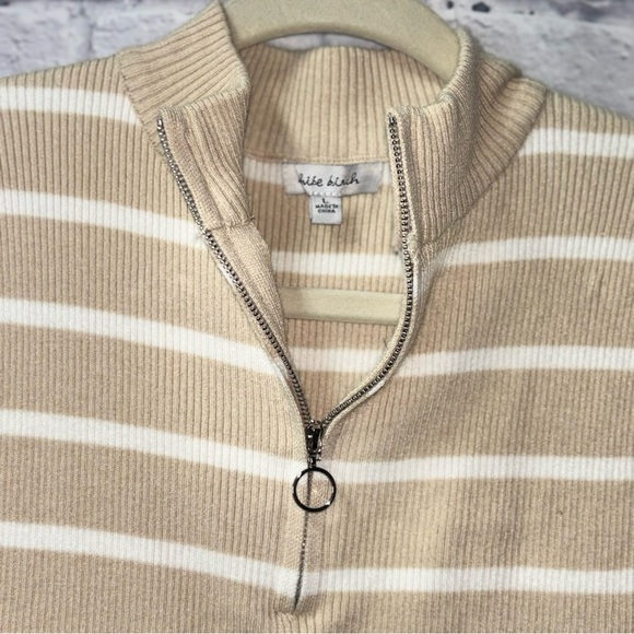 Striped Zip Up Tank - Picture 4 of 4